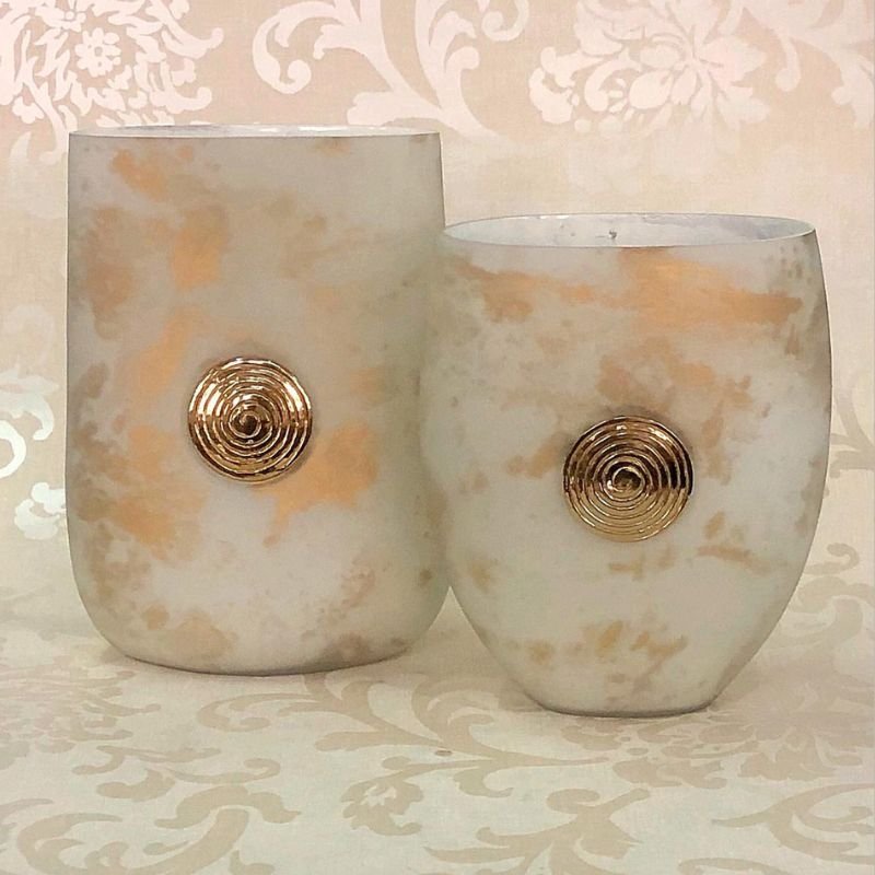 OVAL VASE W/ANTIQUE GOLD MEDALLION