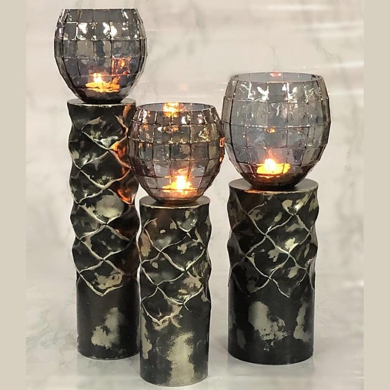 CHECKERED VOTIVE ON METAL BASE